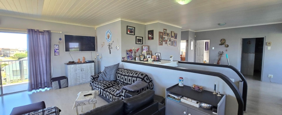 5 Bedroom Property for Sale in Kleinbaai Western Cape